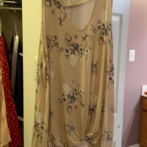 Short sleeve shirt with flowers